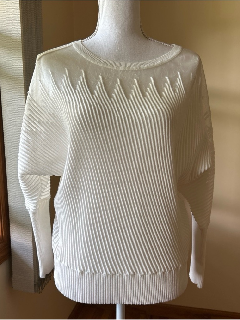 DKNY White Illusion Rib Boatneck Sweater - Size XL (Excellent Condition)